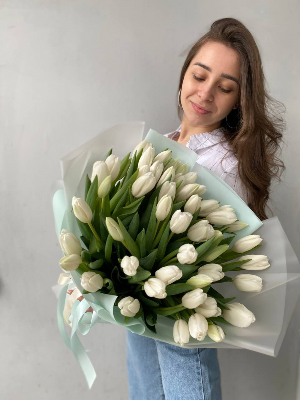 Белые тюльпаны