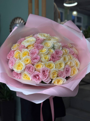 51 пионовидные розы (микс)