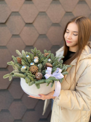 Новогодняя композиция из голландской хвои