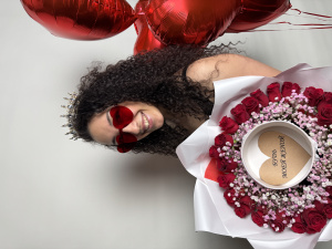 25 роз, корона и ваши слова посланий