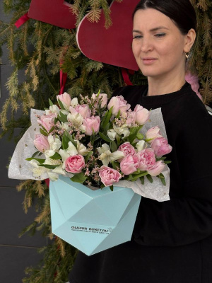 Композиция с тюльпанами