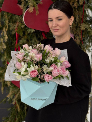 Композиция с тюльпанами