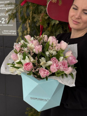 Композиция с тюльпанами