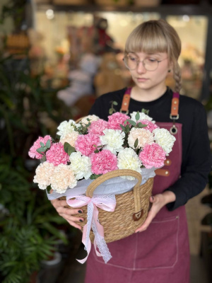 Корзина цветов "Кружевное платье"