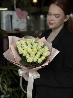 25 белых роз атена