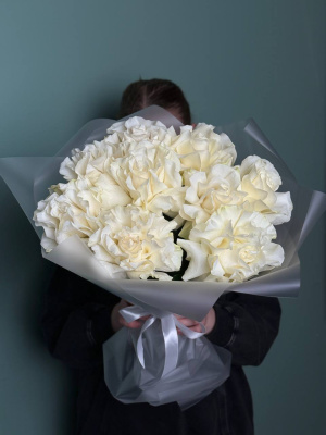 9 белых французских роз