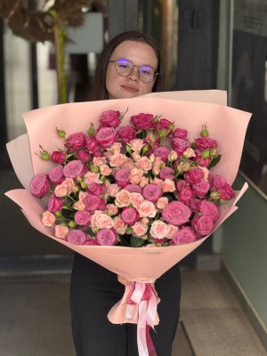 25 веток кустовых роз