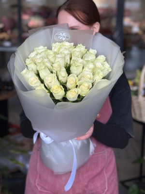35 белых роз атен